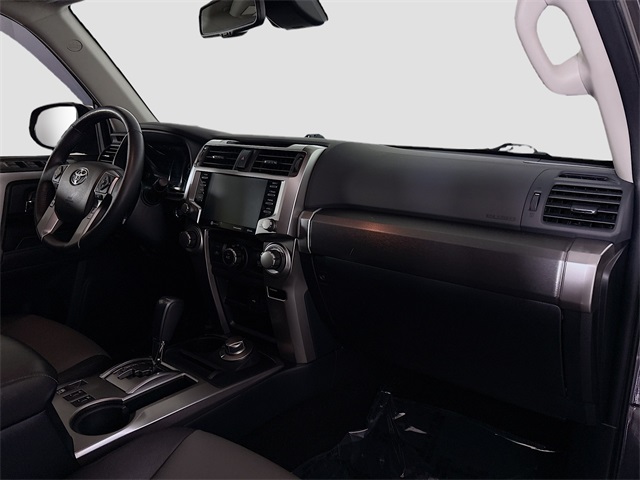 Vehicle image 17 of 32