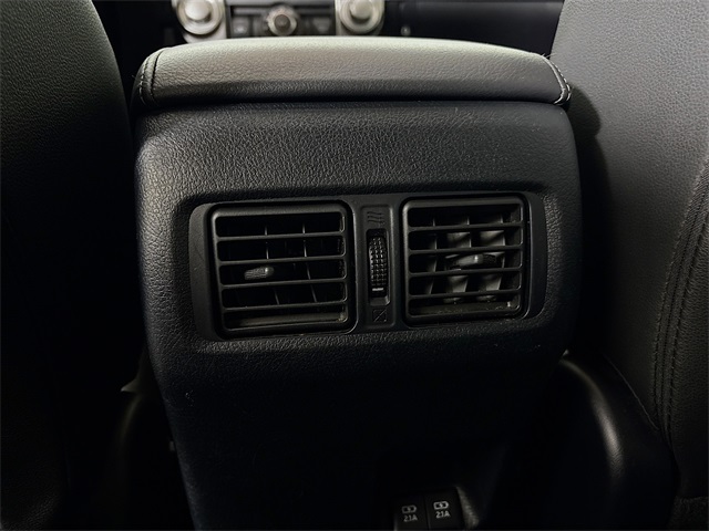 Vehicle image 28 of 32