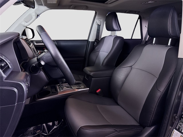 Vehicle image 13 of 32