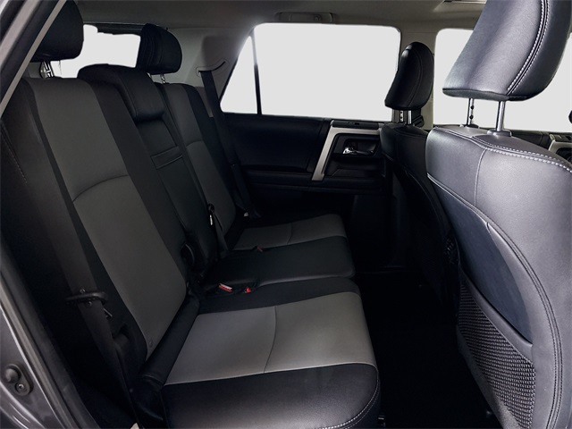 Vehicle image 14 of 32