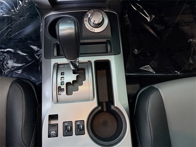 Vehicle image 26 of 32
