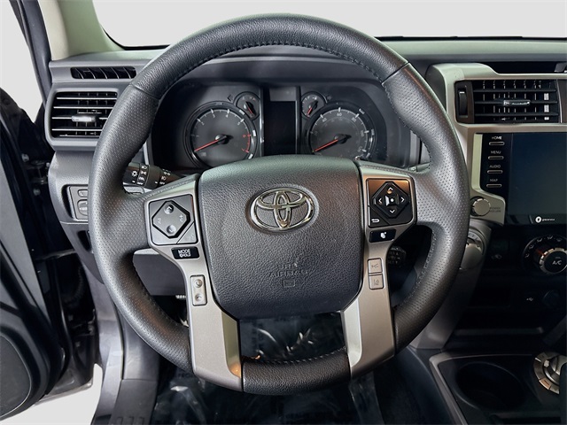 Vehicle image 20 of 32
