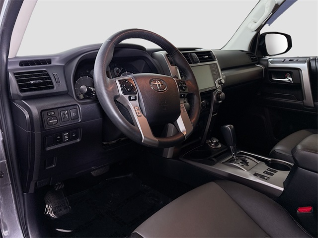 Vehicle image 18 of 32