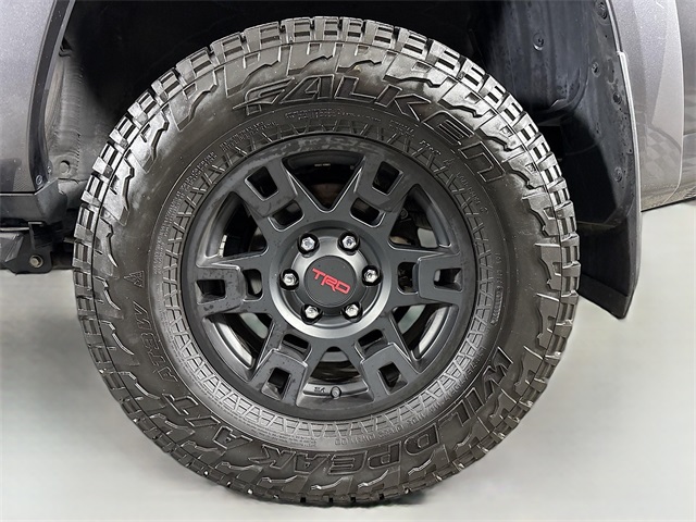 Vehicle image 10 of 32