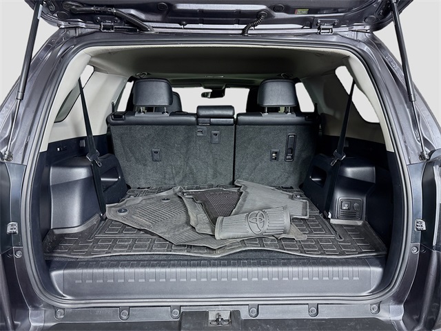 Vehicle image 11 of 32