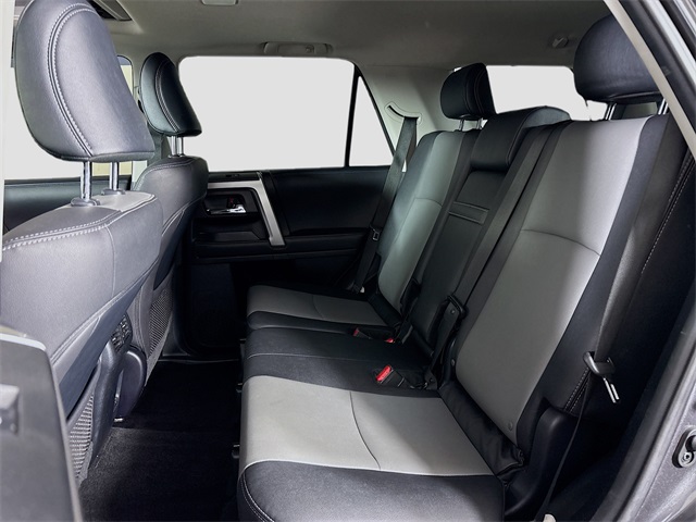 Vehicle image 15 of 32