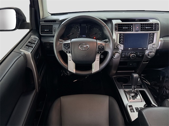 Vehicle image 19 of 32