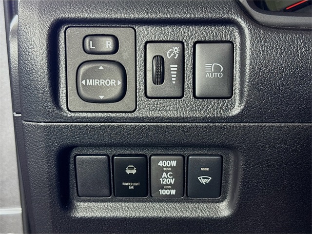 Vehicle image 27 of 32