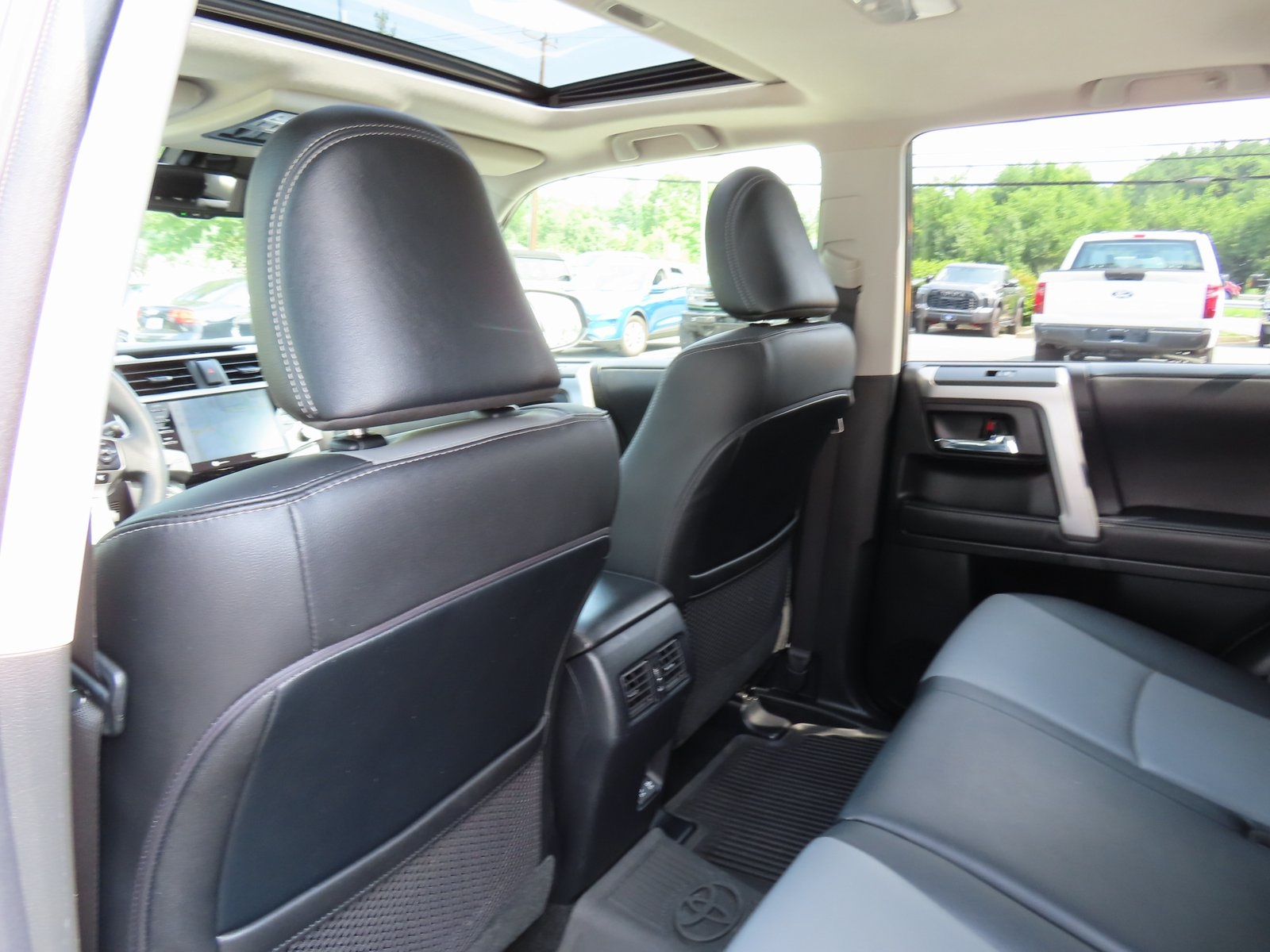 2022 Toyota 4Runner SR5 Premium Image 17 of 39