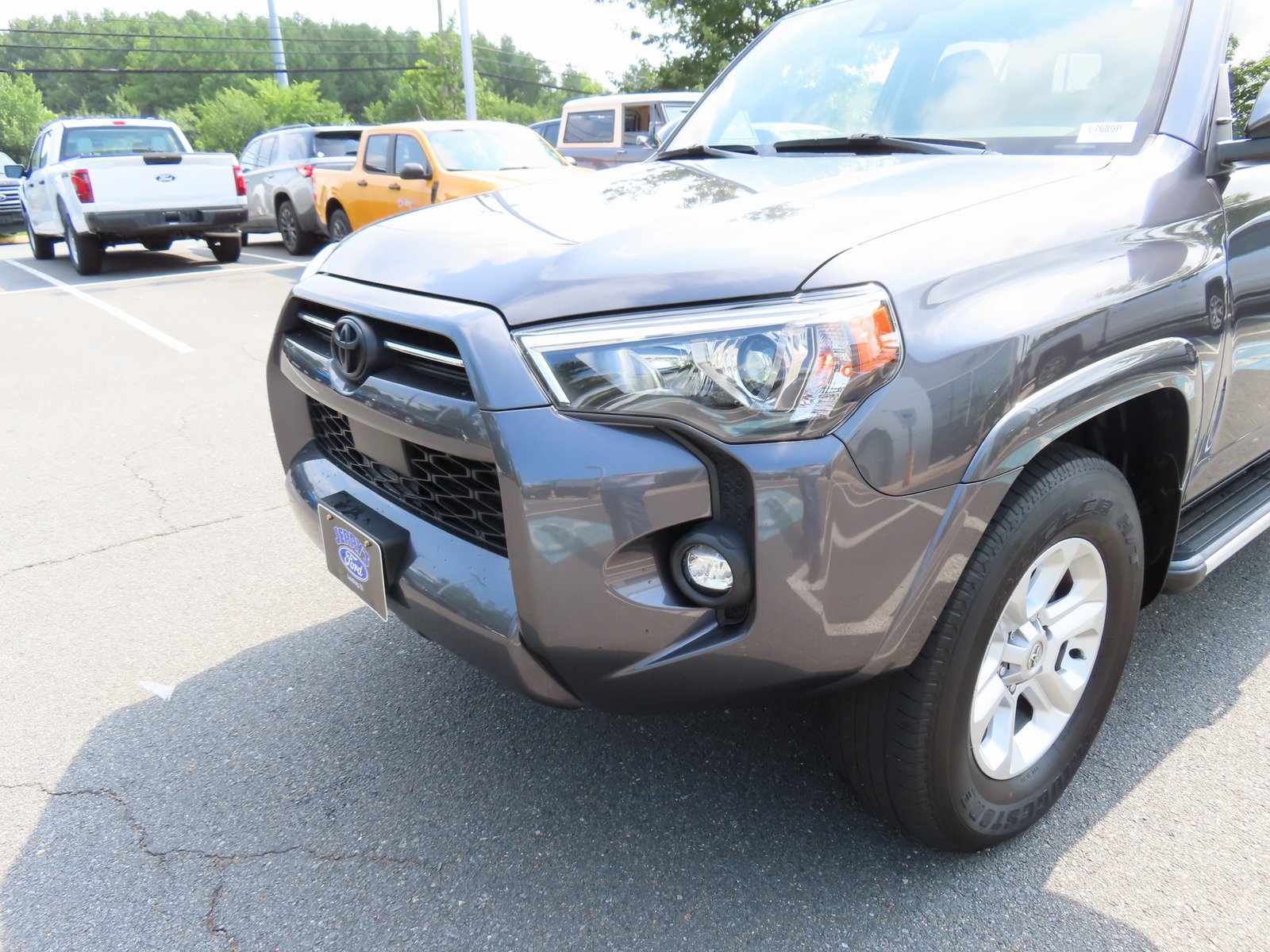 2022 Toyota 4Runner SR5 Premium Image 2 of 39