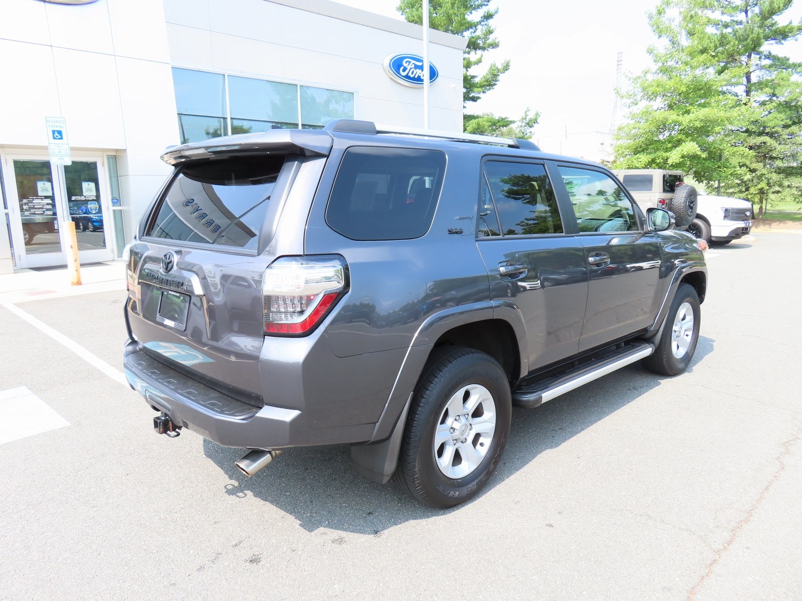 2022 Toyota 4Runner SR5 Premium Image 7 of 39