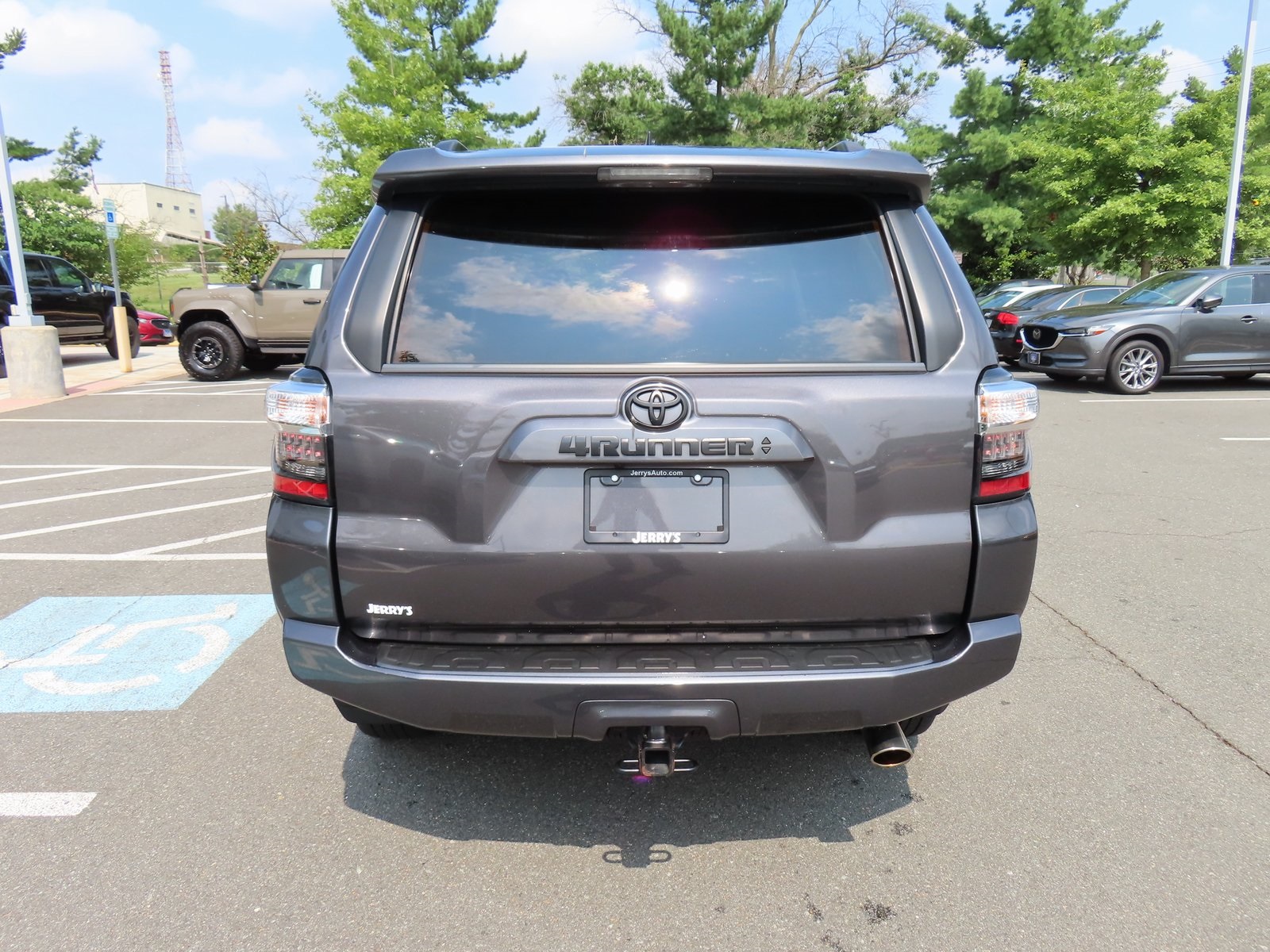 2022 Toyota 4Runner SR5 Premium Image 8 of 39