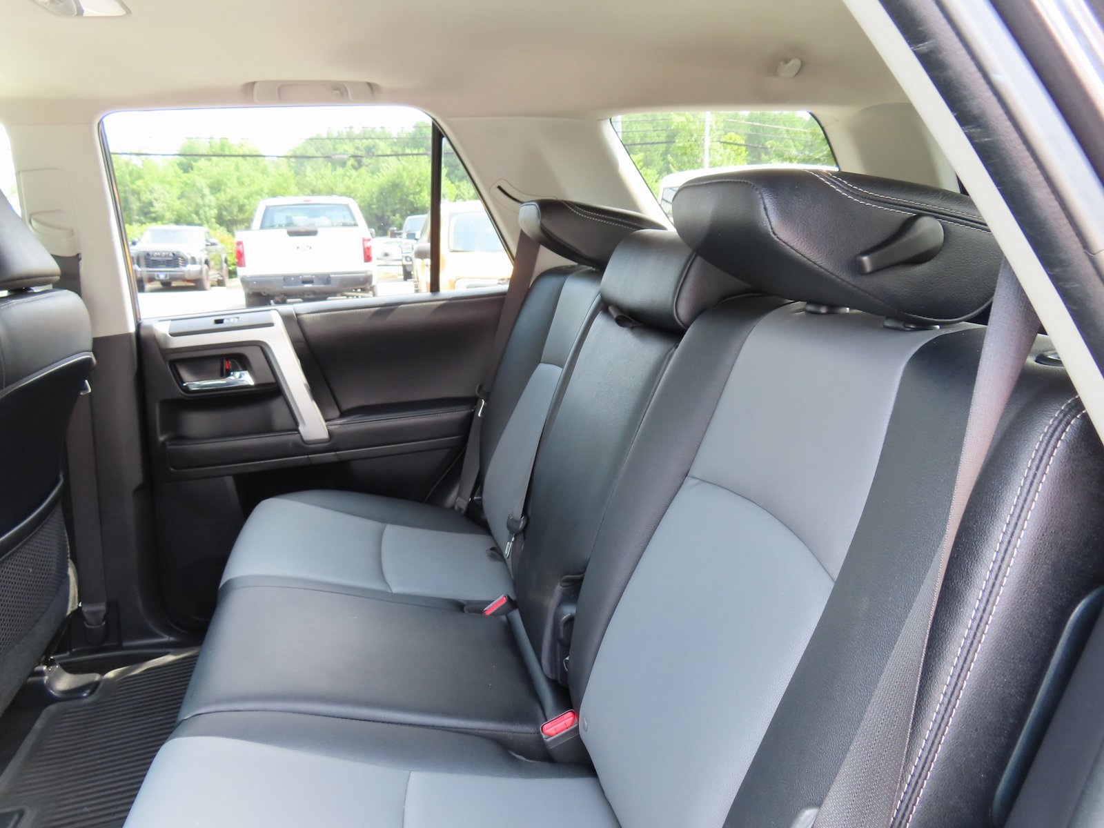 2022 Toyota 4Runner SR5 Premium Image 13 of 39