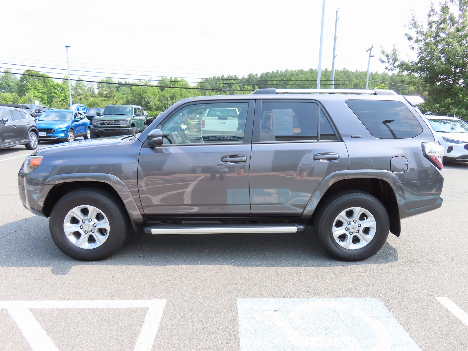 2022 Toyota 4Runner SR5 Premium Image 9 of 39