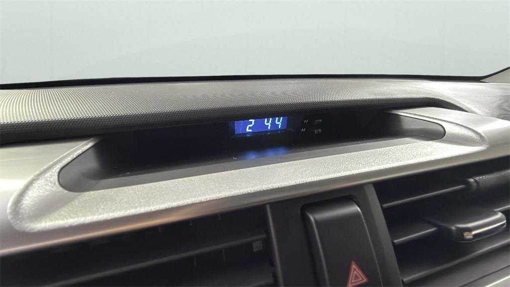 Vehicle image 33 of 36