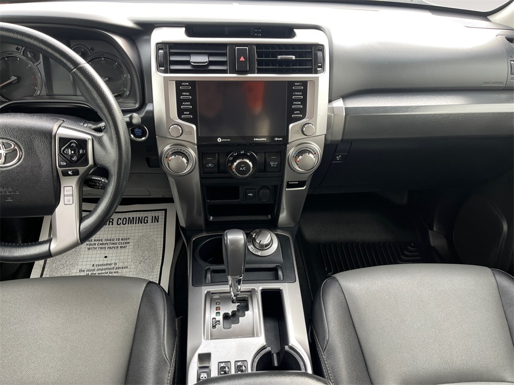 Vehicle image 11 of 44
