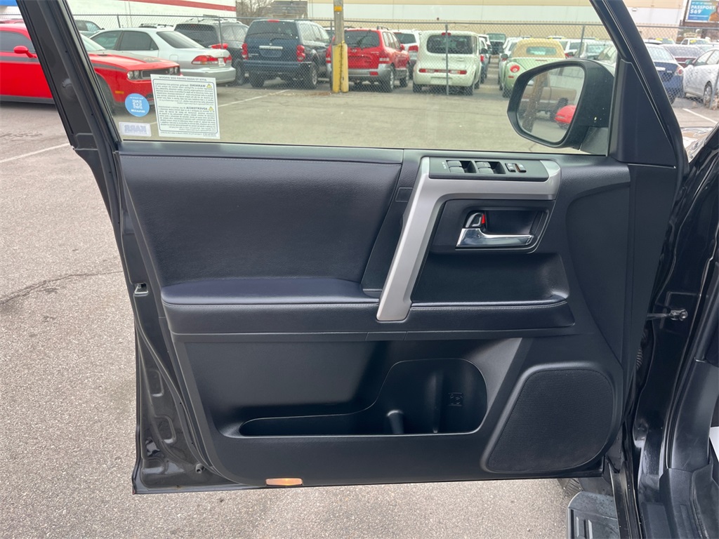 Vehicle image 28 of 44