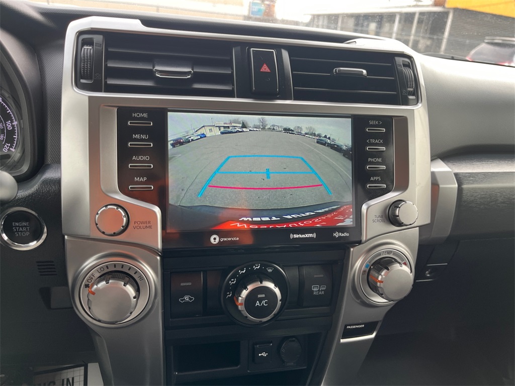 Vehicle image 25 of 44