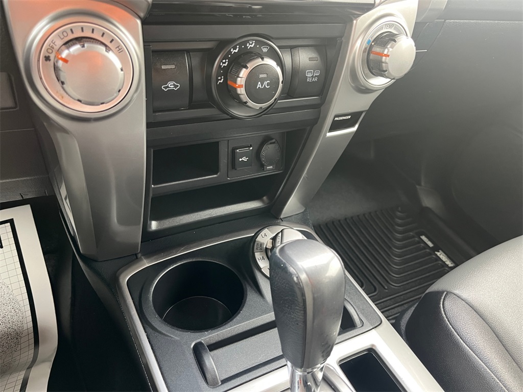 Vehicle image 22 of 44