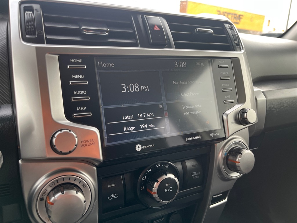 Vehicle image 21 of 44