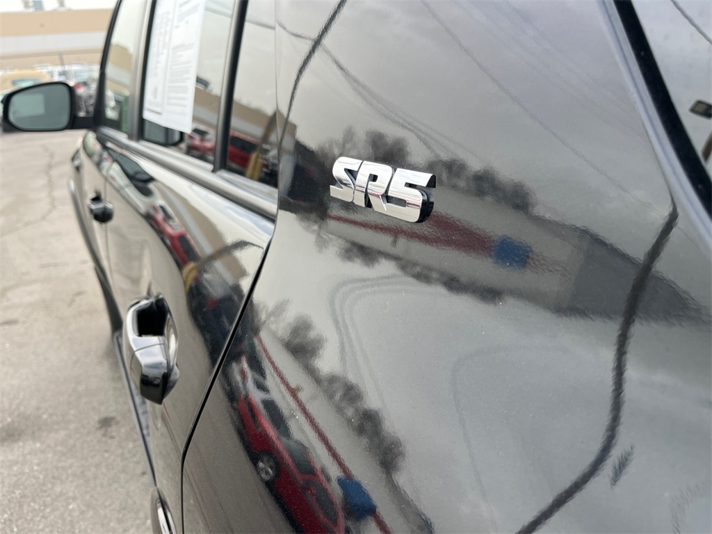 Vehicle image 18 of 44