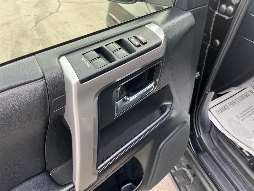 Vehicle image 29 of 44