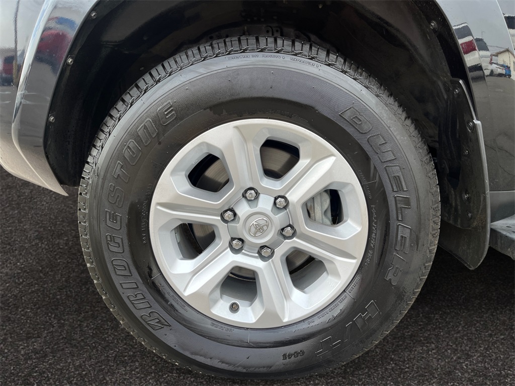Vehicle image 14 of 44