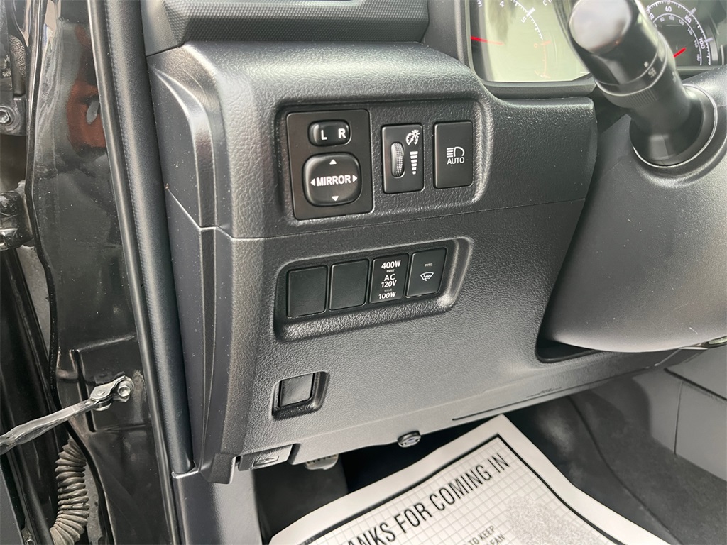 Vehicle image 27 of 44