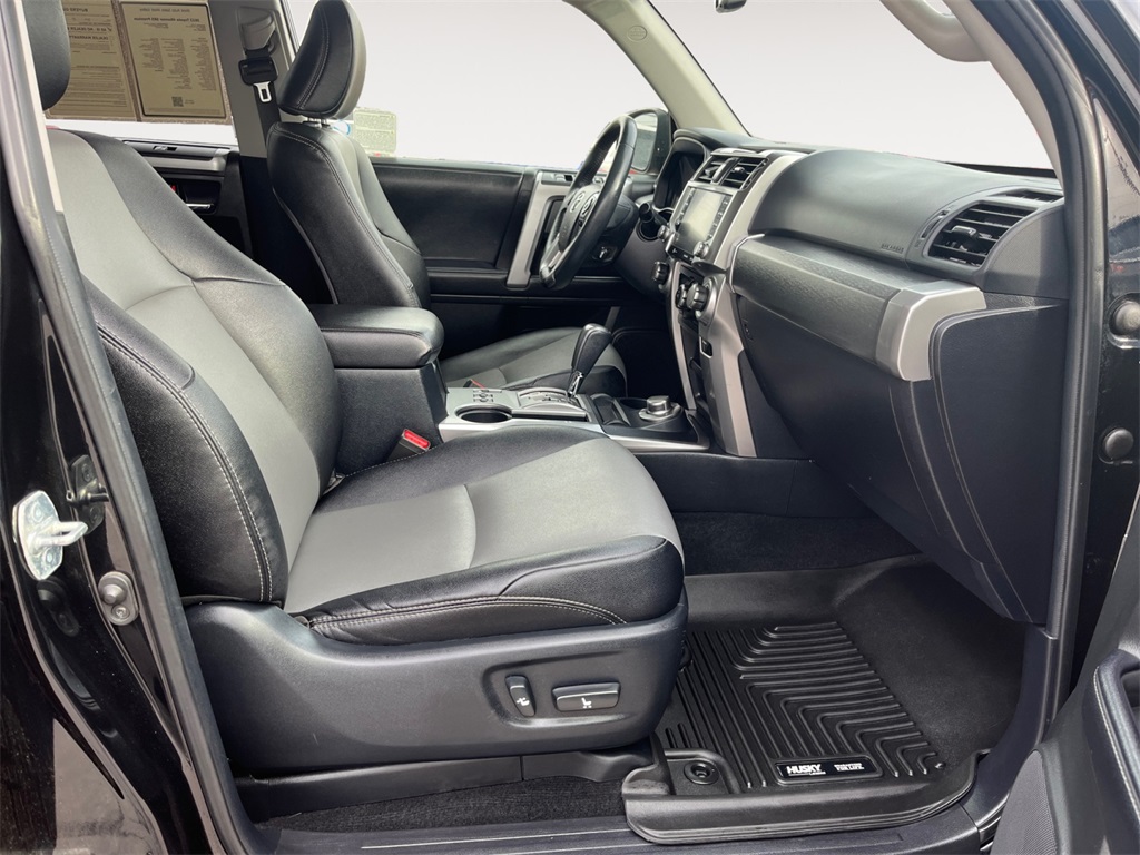 Vehicle image 15 of 44