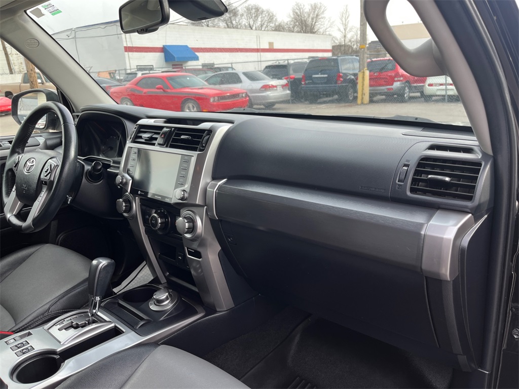 Vehicle image 16 of 44