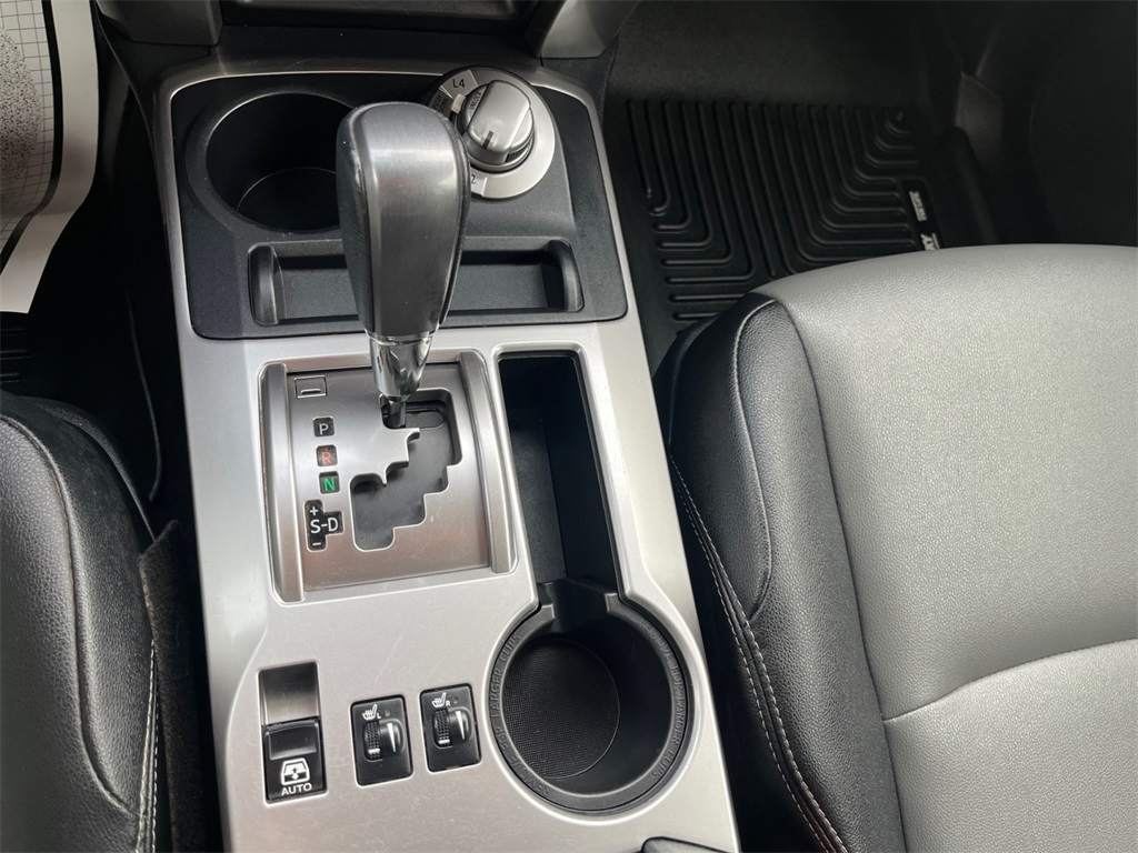 Vehicle image 23 of 44
