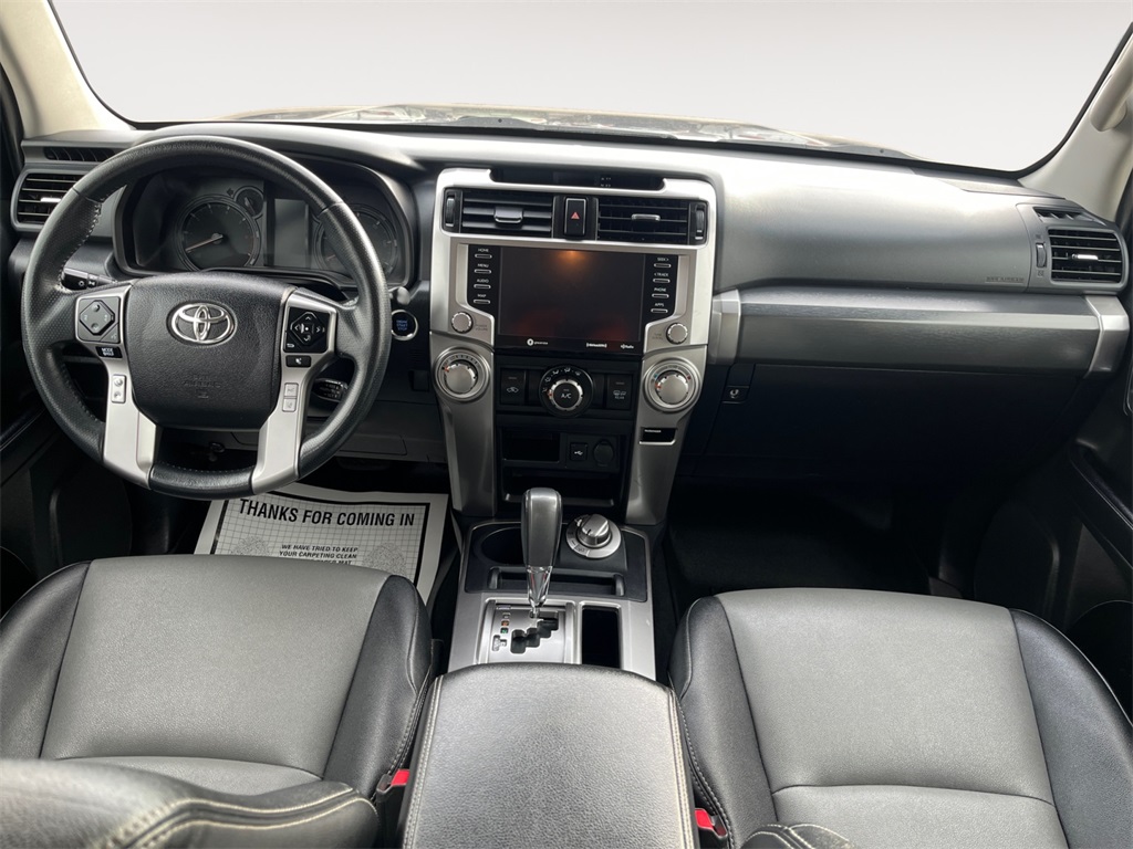 Vehicle image 10 of 44
