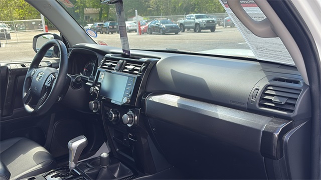 Vehicle image 16 of 32