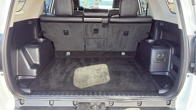 Vehicle image 8 of 32