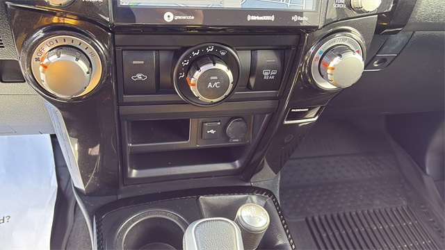 Vehicle image 29 of 32