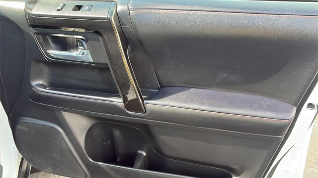 Vehicle image 24 of 32