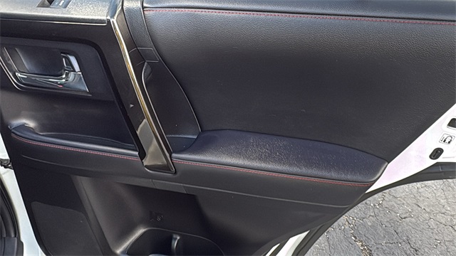 Vehicle image 27 of 32