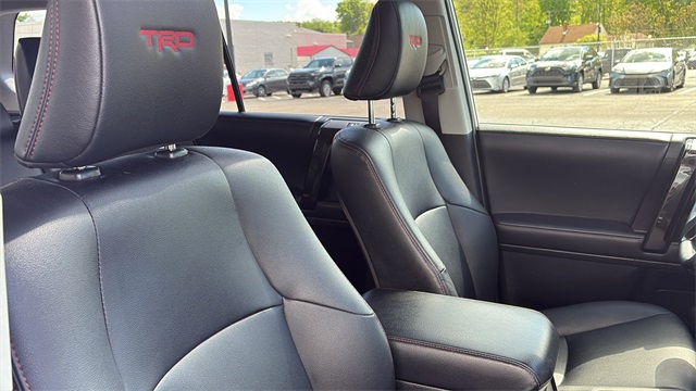 Vehicle image 11 of 32