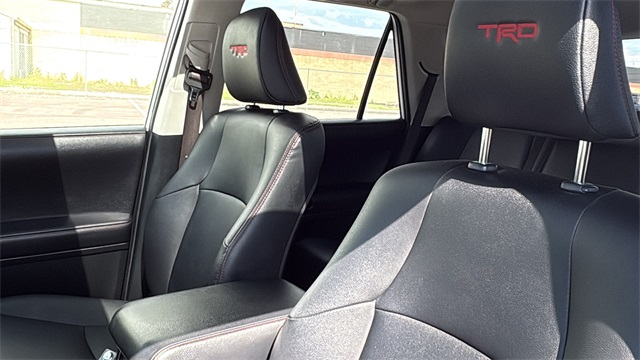 Vehicle image 9 of 32