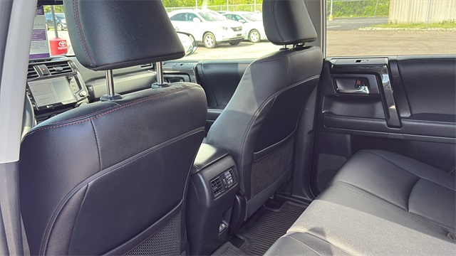 Vehicle image 13 of 32
