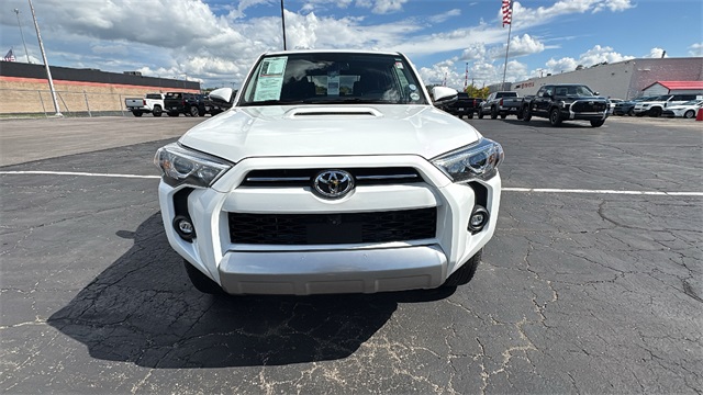 Vehicle image 2 of 32