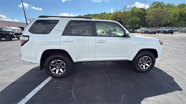 Vehicle image 4 of 32