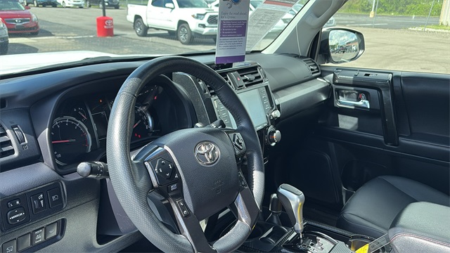 Vehicle image 15 of 32