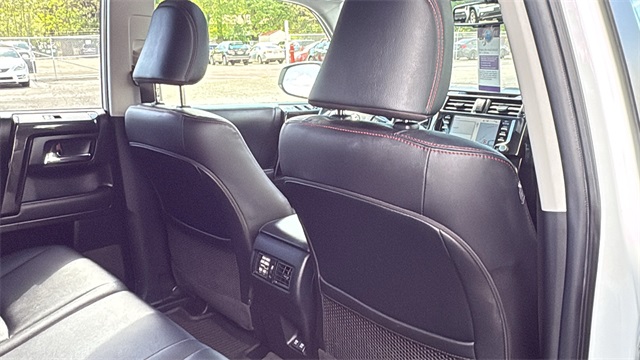 Vehicle image 14 of 32