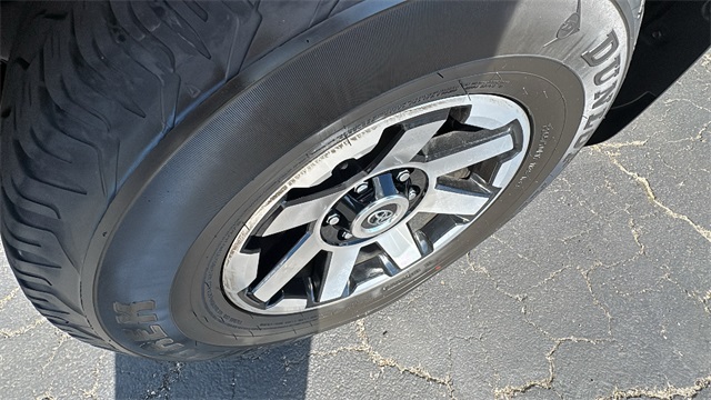 Vehicle image 7 of 32