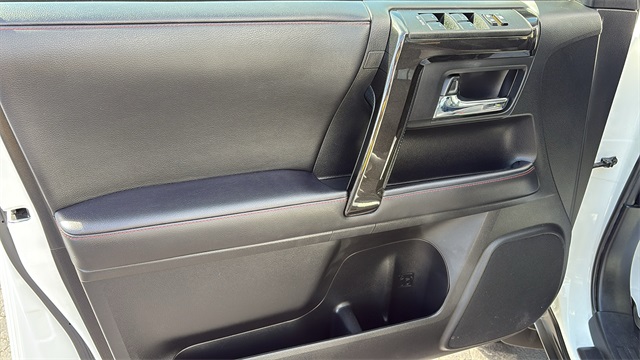 Vehicle image 22 of 32