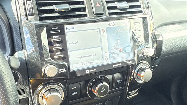 Vehicle image 21 of 32