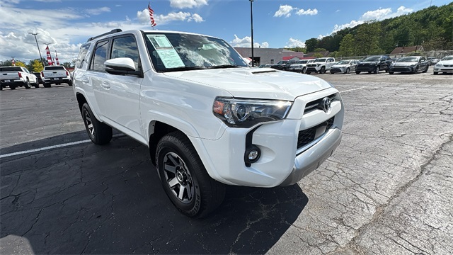 Vehicle image 3 of 32