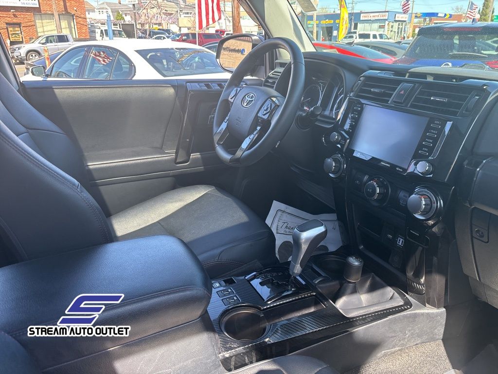 Vehicle image 10 of 38