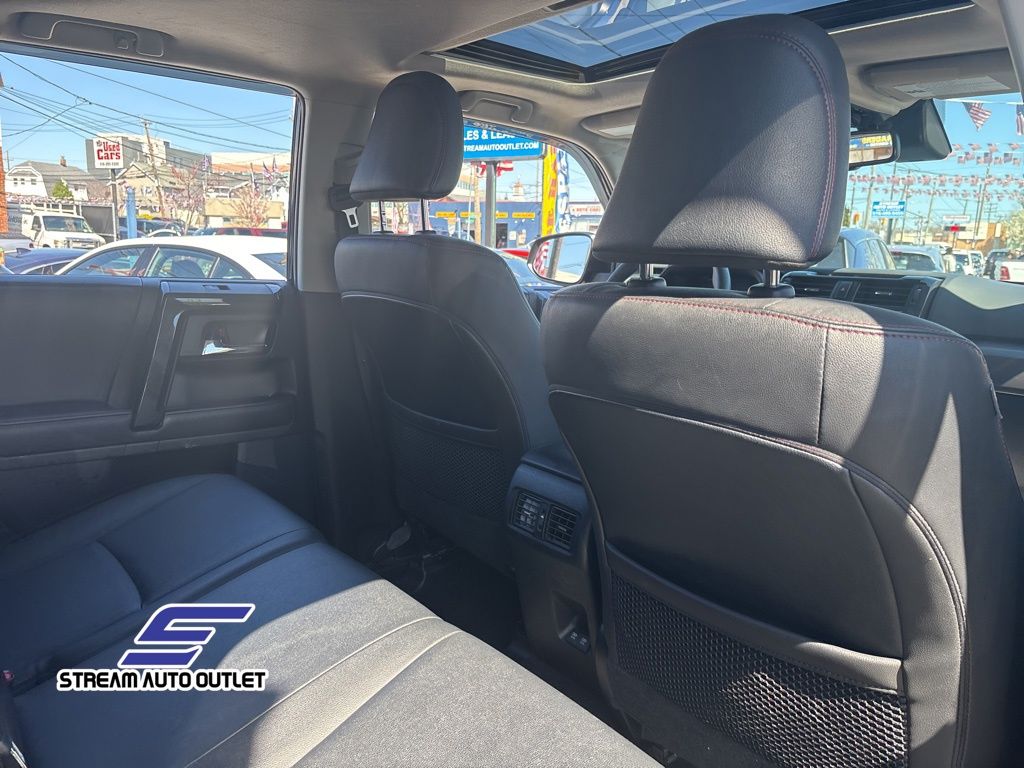 Vehicle image 14 of 38